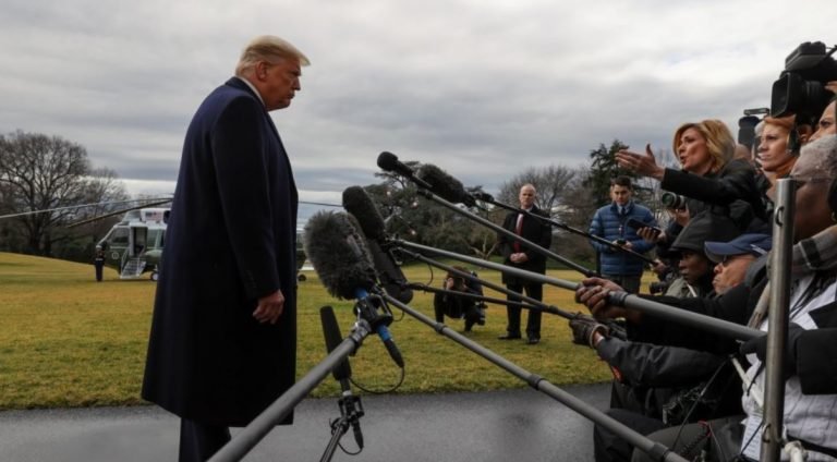 Trump dice que Pelosi “violó la ley” al romper su discurso