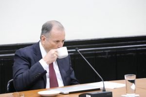 ¿Cuánto gana Ottón Solís?