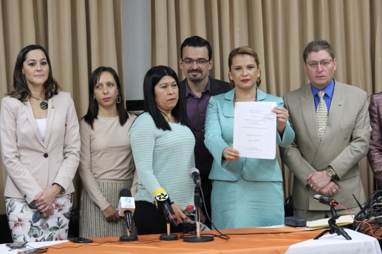 Diputados presentan proyecto para limitar reelección vitalicia de alcaldes