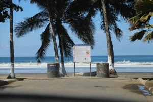 Propuesta de crear una zona de tolerancia en Garabito abre debate sobre el modelo turístico de Costa Rica