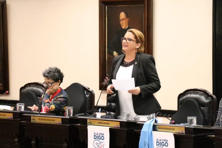 Carmen Chan: Queda mucha basura por sacar de Casa Presidencial