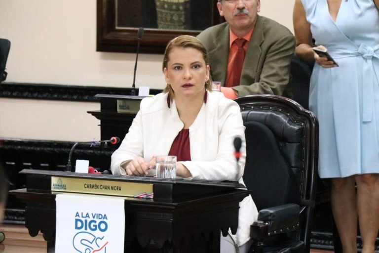 Carmen Chan: ¿Qué espera Carlos Alvarado? Urge una cuarentena nacional obligatoria