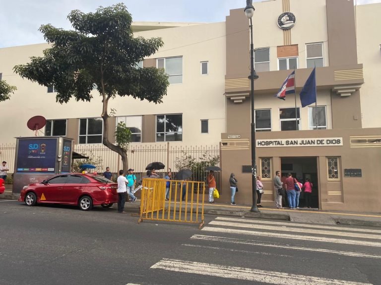 Colegio de Médicos considera que se cuenta con suficientes médicos para atender COVID-19