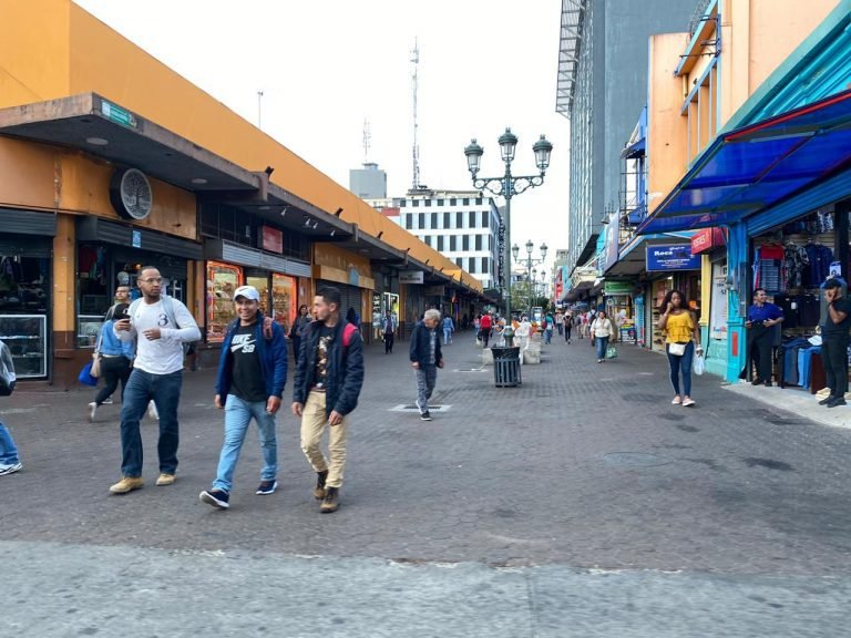 Gobierno decreta restricción de vehículos desde el 3 hasta el 13 de abril