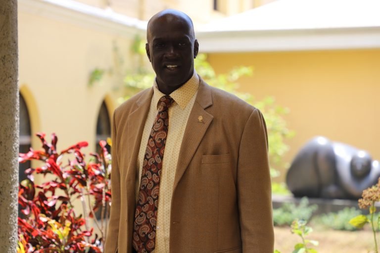 Cruickshank: Yo he tratado de no impregnar de religiosidad mi actuar en la Asamblea Legislativa