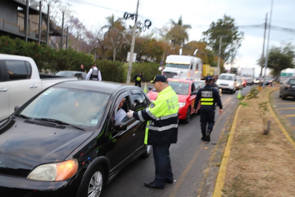 A partir de hoy multa por violar restricción vehicular ...