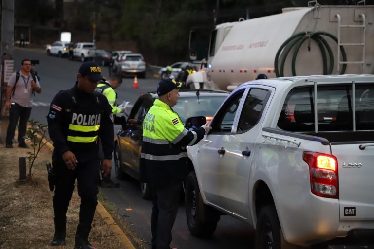 Multan a 563 personas por violar restricción vehicular este lunes y madrugada del martes
