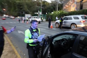 Que juego de chapas es la restricción vehicular