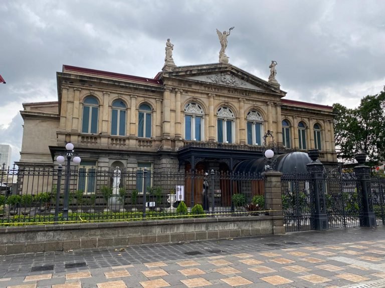 Teatro Nacional vuelve a ofrecer las visitas guiadas y dramatizadas