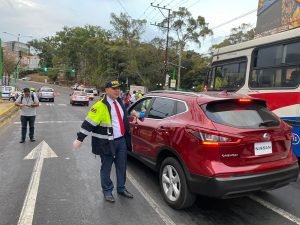 Ministro de Seguridad explicó que con carta del trabajo no le aplicarán la restricción vehicular sanitaria