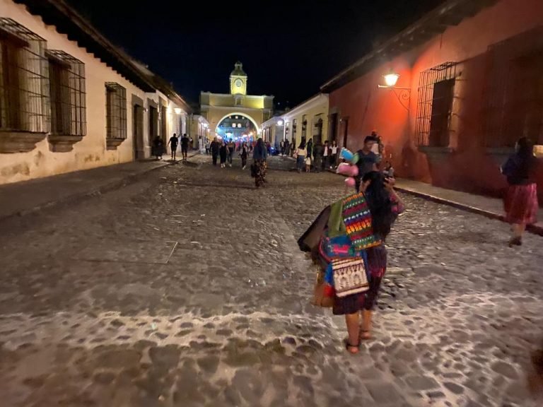 Guatemala prohíbe la venta de bebidas alcohólicas