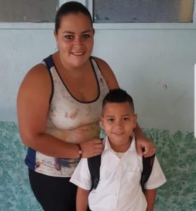 Estudiante de primaria explica mediante un vídeo la importancia de quedarse en casa