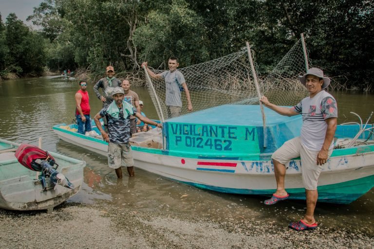 Gobierno asegura que mantiene diálogo con pescadores y molusqueros de Puntarenas