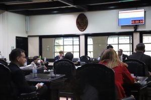 Diputados rechazan moción de revisión para abrir comisión para investigar viaje de Carlos Alvarado