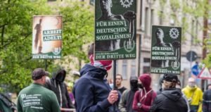 ¿Por qué se entrenan los neonazis alemanes en Rusia?