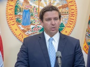 Florida: Gobernador culpa a hispanos de propagar el COVID-19