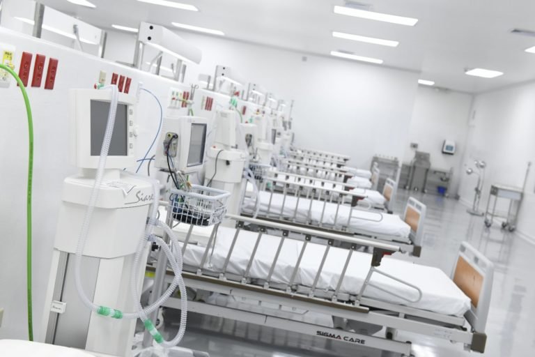 Bukele inaugura un hospital para pacientes de COVID-19