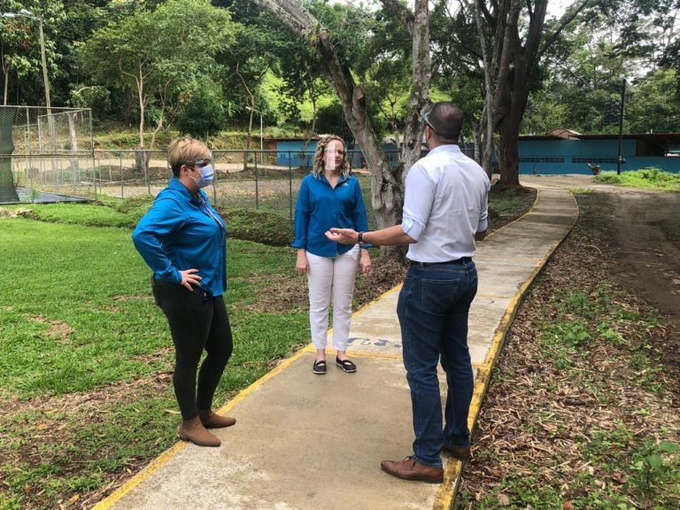 Defensora refuerza compromiso con habitantes de Pérez Zeledón