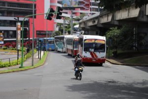 Más de 300 activistas solicitan a diputados archivar proyecto que busca ampliar vida útil de autobuses