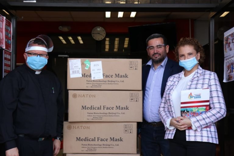 Fiscalía abrió 5 causas penales contra figuras políticas por mediar en donación de mascarillas chinas