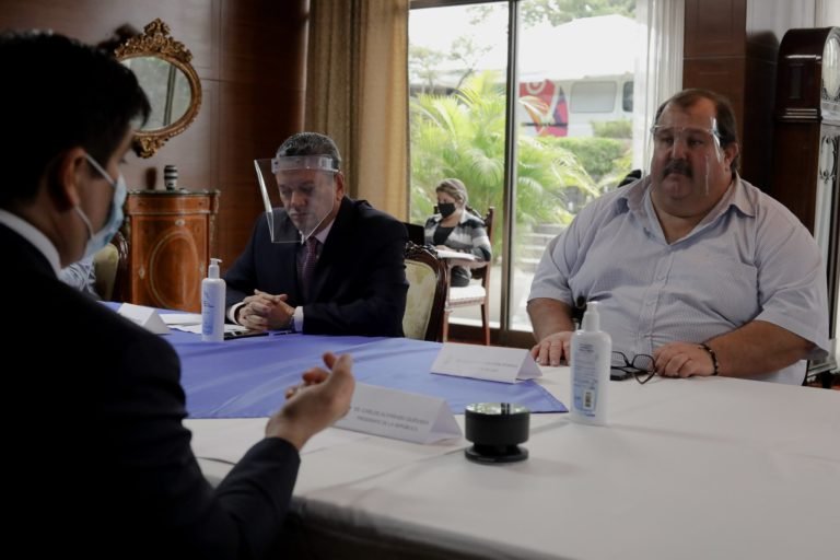 Unificación de restricción vehicular y apertura de algunos comercios entre acuerdos de reunión del Gobierno y municipalidades