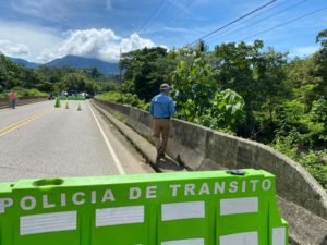 Alcalde de Osa preocupado por convoy de camioneros interfronterizos y deterioro de puentes en ruta costanera