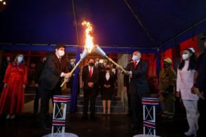 COVID-19 no detuvo el recorrido del fuego de la Independencia e iluminó tradicionalmente Cartago