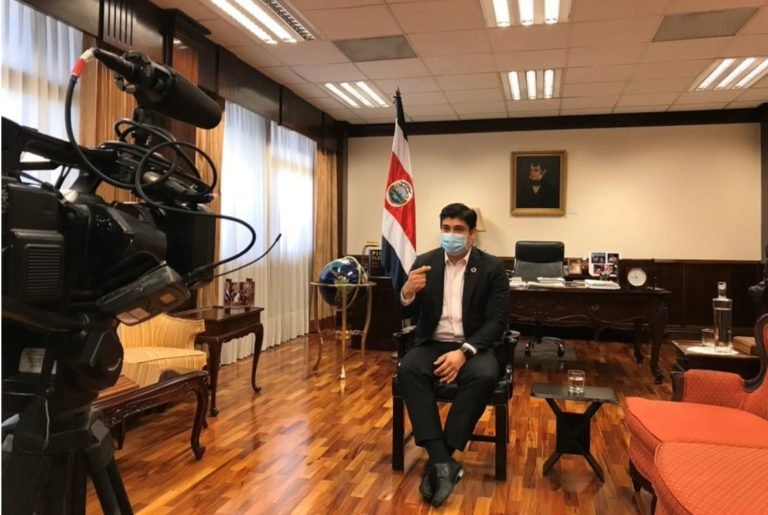 Alvarado reitera hay que “trabajar pero cuidándonos” mientras se registra nuevo récord de fallecidos