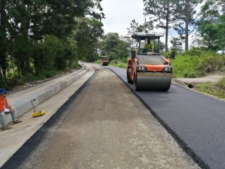 MOPT ejecuta 14 obras simultáneas en rutas cantonales