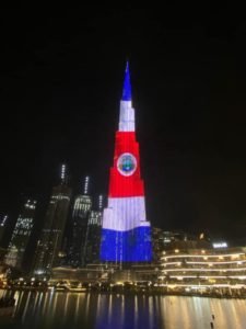 Burj Khalifa fue iluminado con la bandera de Costa Rica