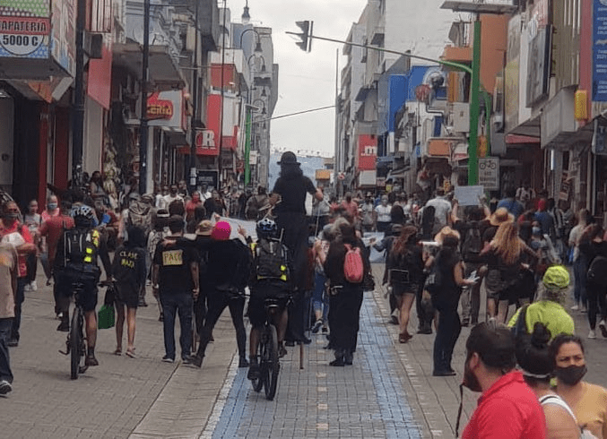 Manifestantes contra acuerdo con el FMI toman la Avenida Central