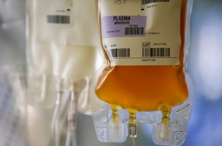 Plasma convaleciente para tratar COVID-19: claves para entender porqué los médicos defienden su uso