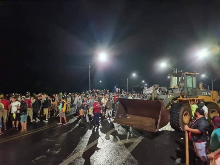 Bloqueos se mantienen en todo el país