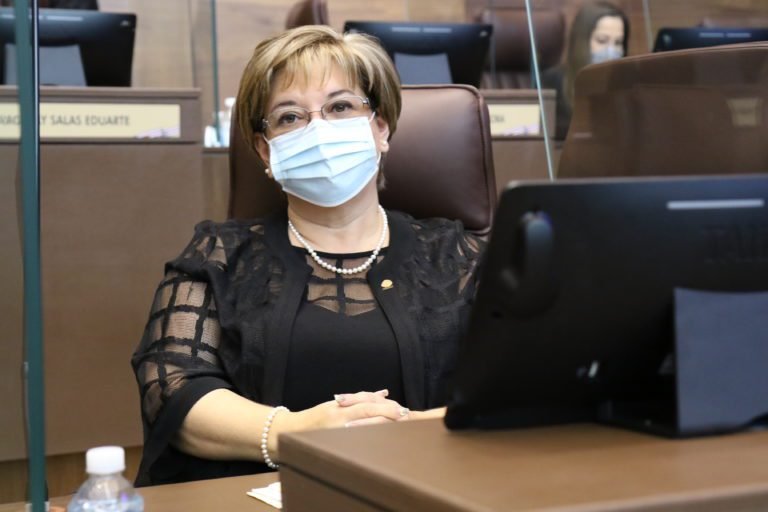 Diputada Díaz respalda propuesta del Arzobispo para traer más vacunas