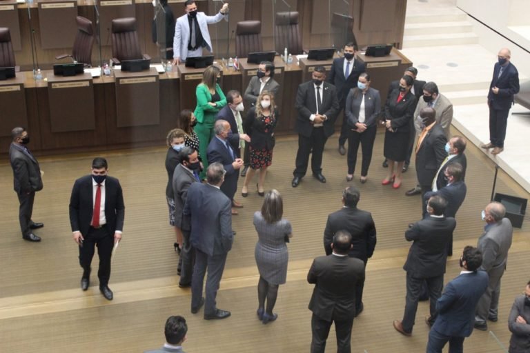 Brote de covid-19 en la Asamblea Legislativa podría frenar proyecto que permitiría rebajo del marchamo