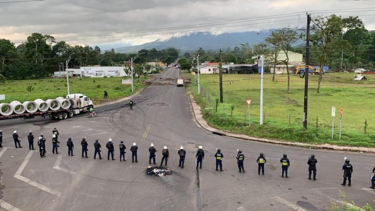 Fuerza Pública logra levantar bloqueos en la Zona Norte