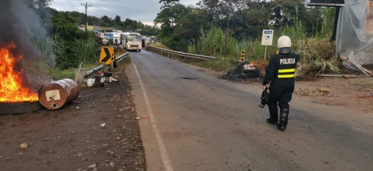 Cuatro puntos permanecen con bloqueo total en el país