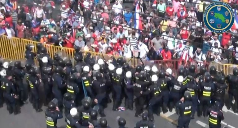 Manifestante que agredió a policía quedó libre y sin medidas cautelares