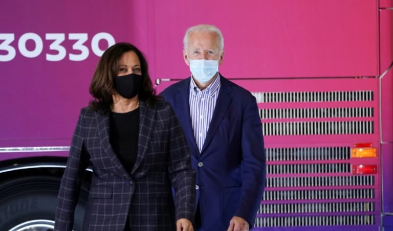 Harris suspende viaje tras contagio por COVID-19 de miembro de campaña