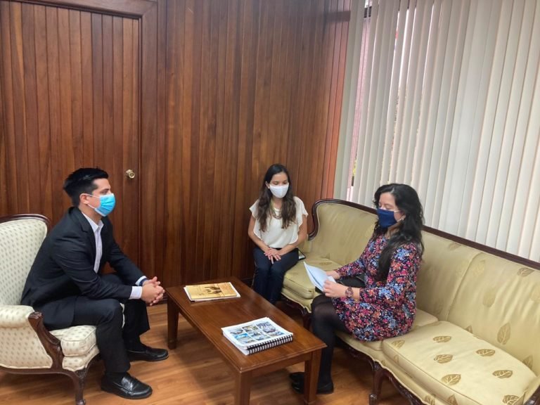 MarViva entrega al Gobierno petición firmada por más de 113 mil personas en contra de pesca de arrastre