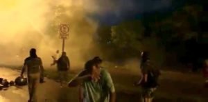 Traileros y manifestantes afectados por gases lacrimógenos en Caldera