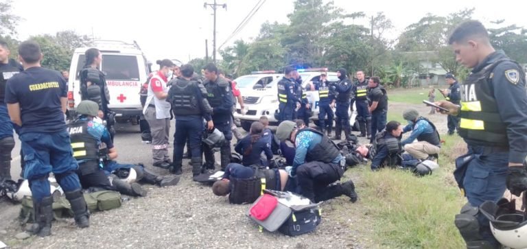 Esta herida era para usted: Policías recuerdan al presidente y diputados que golpes que reciben son para ellos