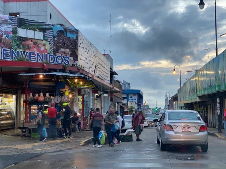 Autoridades piden a la población extremar medidas sanitarias durante fin y principio de año