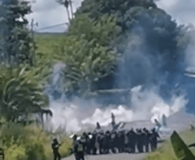 Manifestantes reciben con disparos a policías antimotines en Upala