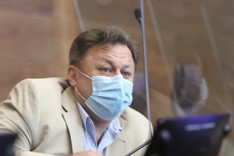 Dolanescu confirma accidente de tránsito de asesor ‘ad honorem’ con su vehículo personal