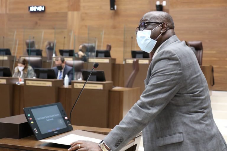 Cruickshank llama a Carlos Alvarado a no desaprovechar el control sobre la agenda legislativa