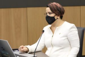 La Asamblea “juega con fuego”, asegura Laura Guido