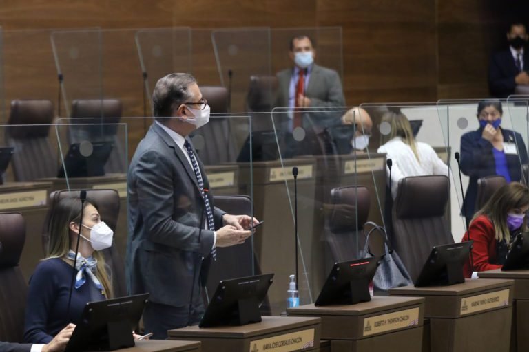 Thompson: La falta de seriedad del Gobierno y las contradicciones en su equipo económico resulta pasmosa