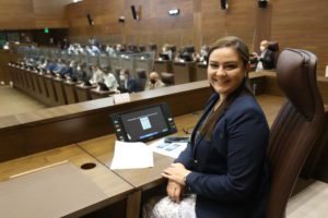 La inacción del gobierno hace que el país siga sin ruta clara para enfrentar la crisis financiera, señala Delgado