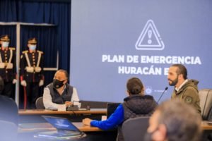 Bukele entregará $75 millones a alcaldías por huracán Eta